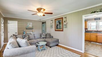 House (2 Bedrooms) | Interior