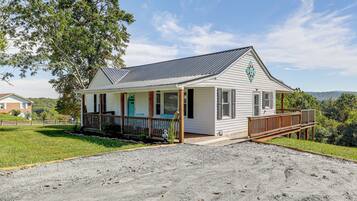 House (2 Bedrooms) | Exterior