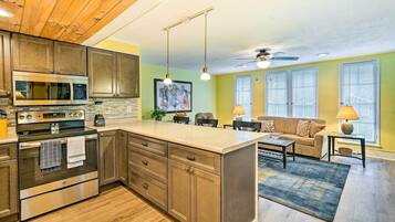 Rumah (1 Bedroom) | Dapur pribadi | Microwave, oven, kompor, dan mesin pencuci piring