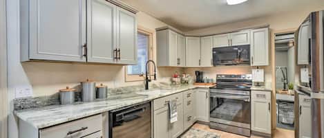 Maison (2 Bedrooms) | Cuisine privée | Four à micro-ondes, un four, surface de cuisson, lave-vaisselle