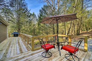 Terrace/patio - Peaceful Jamestown Retreat w/ Sauna! (Jamestown)