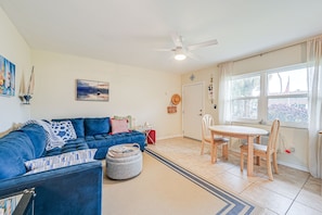 TV - Marco Island Condo ~ 1 Mi to the Beach! (Marco Island)