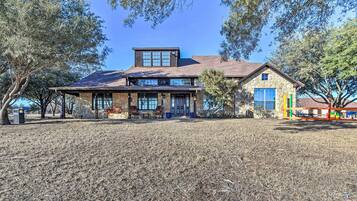 Villa (4 Bedrooms) | Depan hartanah