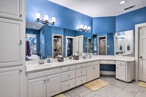 Villa (4 Bedrooms) | Interior