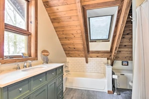 House (3 Bedrooms) | Interior - Waitsfield Vacation Rental w/ Private Hot Tub (Waitsfield)