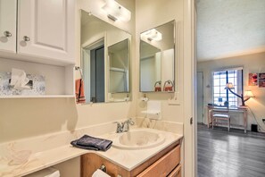 Apartment (0 Bedroom) | Bathroom