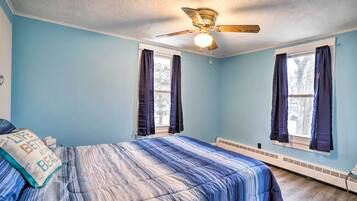 3 bedrooms, iron/ironing board, free cots/infant beds, bed sheets