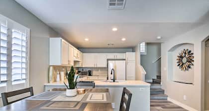 Stylish House w/ Patio, 8 Mi to Vegas Strip!