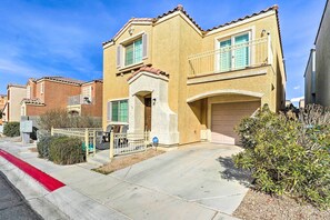 Interior - Stylish House w/ Patio, 8 Mi to Vegas Strip! (Las Vegas)