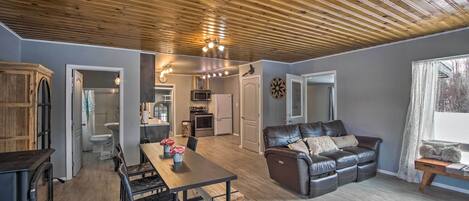 House (2 Bedrooms) | Interior