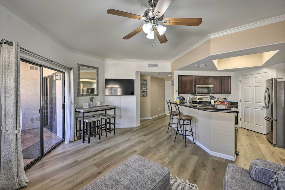 Dog-friendly Condo w/ Pool & Hot Tub in Phoenix - Tolleson, AZ