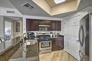 Apartment (3 Bedrooms) | Interior - Dog-friendly Condo w/ Pool & Hot Tub in Phoenix (Phoenix)