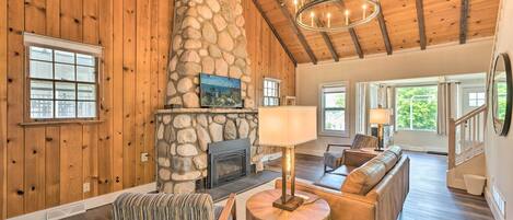 House (4 Bedrooms) | Living area | TV, fireplace