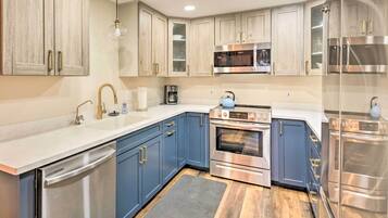 Rumah (4 Bedrooms) | Dapur pribadi | Microwave, oven, kompor, dan mesin pencuci piring