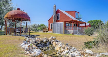 Pet-friendly Fredericksburg Cabin w/ Hot Tub!