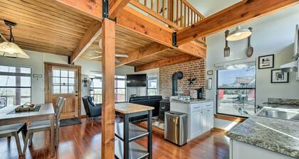 Pet-friendly Fredericksburg Cabin w/ Hot Tub!