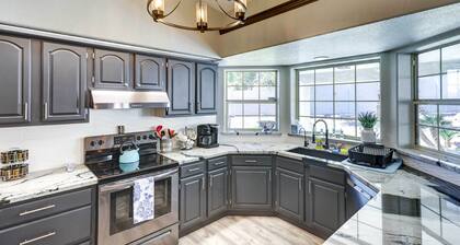 Lake Havasu Home w/ Heated Pool & Putting Green