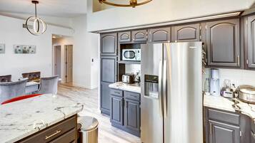 Nhà (3 Bedrooms) | Bếp riêng | Lò vi sóng, lò nướng, bếp nấu, máy rửa bát