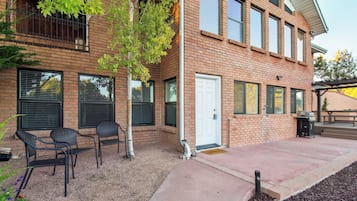 Apartment (3 Bedrooms) | Front of property