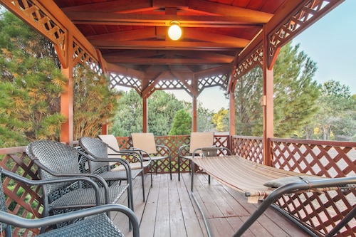 Patio, Grill & Fire Pit: Show Low Escape!