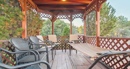 Patio, Grill & Fire Pit: Show Low Escape!