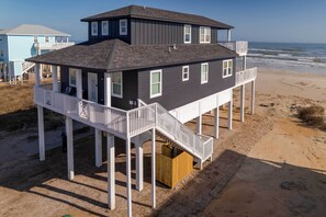 House (4 Bedrooms) | Interior - Deck & Ocean Views: Beachfront Home in Freeport (Freeport)