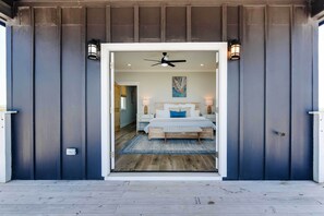 House (4 Bedrooms) | Interior - Deck & Ocean Views: Beachfront Home in Freeport (Freeport)