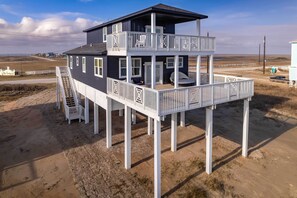 House (4 Bedrooms) | Interior - Deck & Ocean Views: Beachfront Home in Freeport (Freeport)