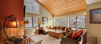 Lincoln Condo w/ Balcony & View < 2 Mi to Loon Mtn