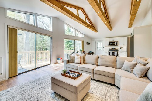 Deck & Community Perks: Bright Pocono Lake Home!