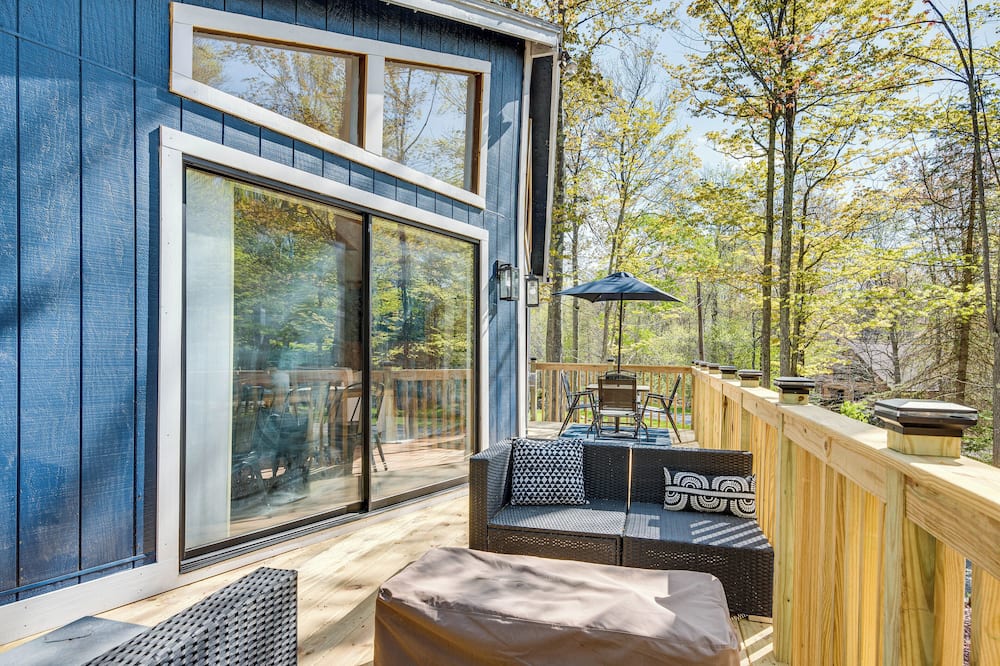 Deck & Community Perks: Bright Pocono Lake Home! - Gouldsboro, PA