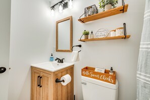 Interior - Deck & Community Perks: Bright Pocono Lake Home! (Pocono Lake)