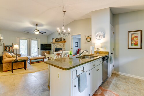 Bright Franklin Villa: Fireplace, Golf Course View