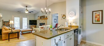 Bright Franklin Villa: Fireplace, Golf Course View