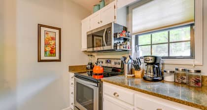 Bright Franklin Villa: Fireplace, Golf Course View