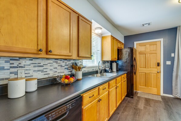 House (3 Bedrooms) | Private kitchen | Microwave, oven, stovetop, dishwasher