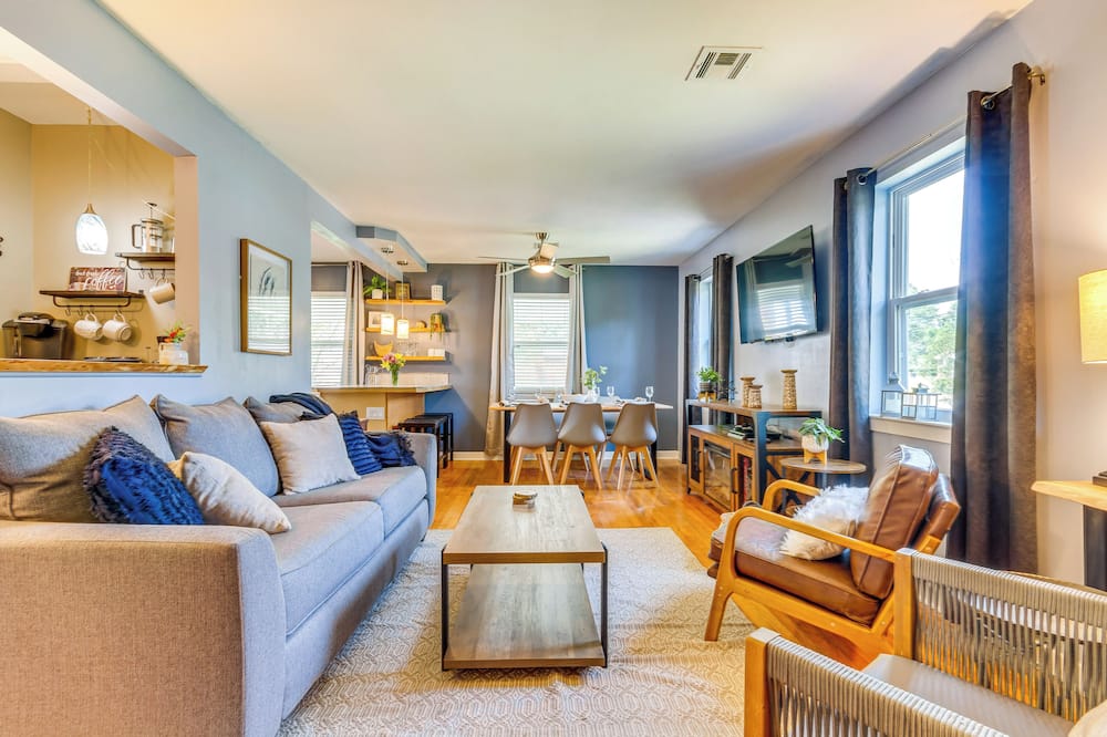 Pet-friendly Pensacola Home w/ Sunny Backyard!
