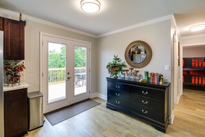 Interior - Ararat Home w/ Spacious Yard & Mountain Views! (Ararat)