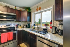 Nhà (2 Bedrooms) | Bếp riêng | Lò vi sóng, lò nướng, bếp nấu, máy rửa bát