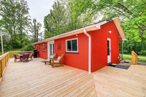 Outdoor dining - Ararat Home w/ Spacious Yard & Mountain Views! (Ararat)