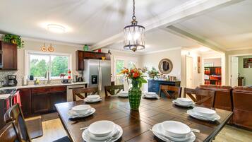 House (2 Bedrooms) | In-room dining