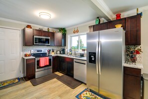 House (2 Bedrooms) | Private kitchen | Microwave, oven, stovetop, dishwasher - Ararat Home w/ Spacious Yard & Mountain Views! (Ararat)