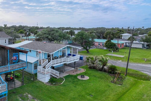 Walk to Aransas Bay: Beautiful Rockport Townhome