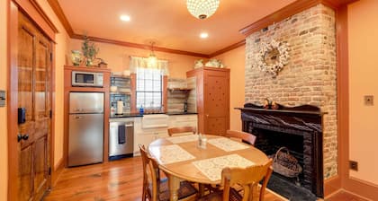 Victorian Vacation Rental Apt in Downtown New Bern