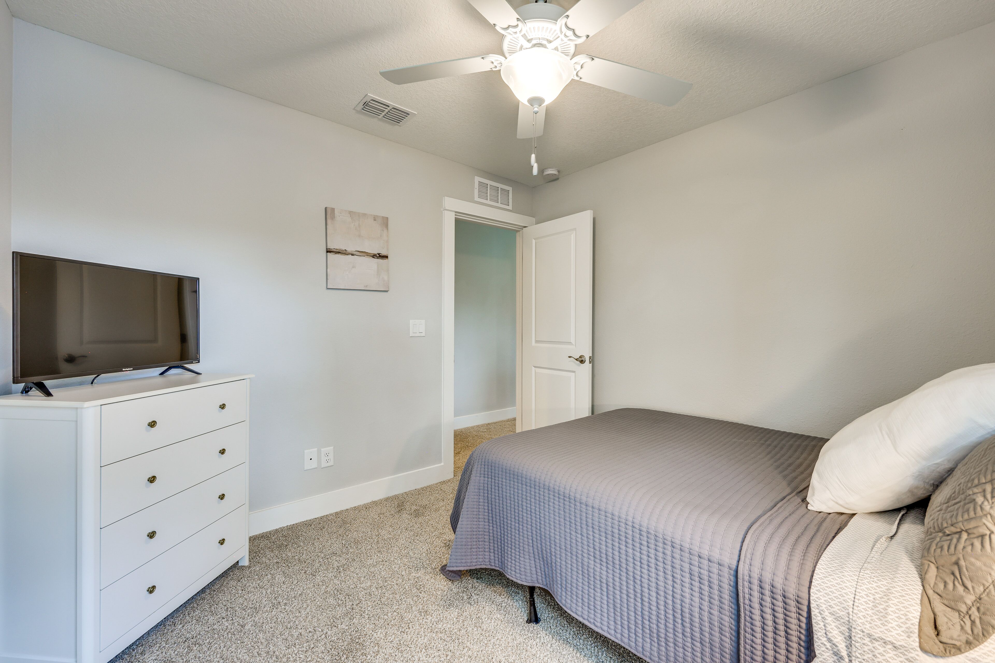 3 bedrooms, bed sheets