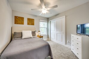 3 bedrooms, bed sheets - New-build Jacksonville Townhome w/ Private Yard! (Jacksonville)