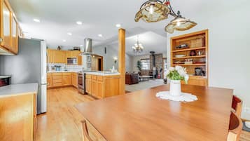 House (3 Bedrooms) | Interior