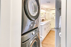 House (2 Bedrooms) | Interior - Chic Historic Myrtle Beach Cottage: Steps to Beach (Myrtle Beach)