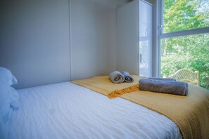 1 bedroom, premium bedding, bed sheets