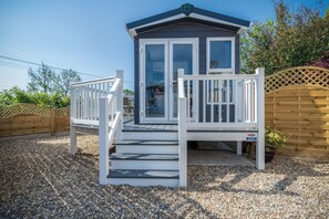 Front of property - The Studio - 1 Bedroom Cabin - Amroth (Narberth)